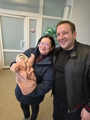 Спасённая приморскими врачами кроха поехала домой на Камчатку