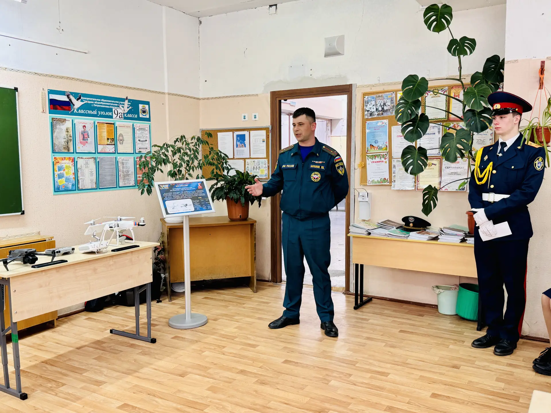 Воспитанники кадетских классов СК России по Камчатскому краю приняли участие в организации межведомственного семинара по основам безопасности жизнедеятельности Воспитанники кадетских классов СК России по Камчатскому краю приняли участие в организации межведомственного семинара по основам безопасности жизнедеятельности