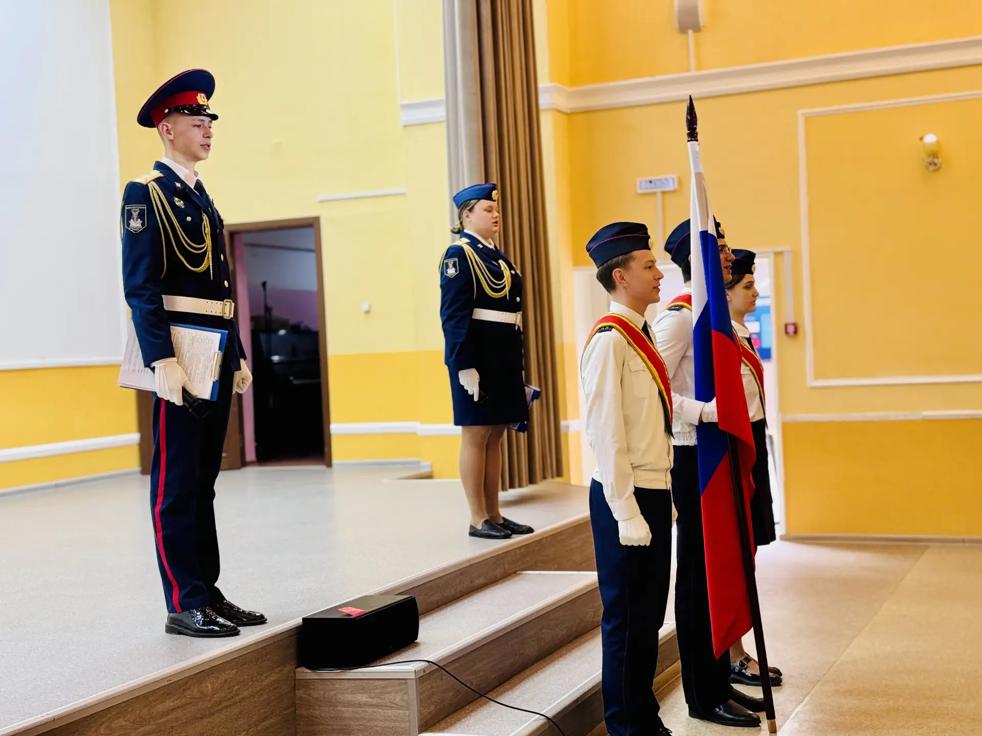 Воспитанники кадетских классов СК России по Камчатскому краю приняли участие в организации межведомственного семинара по основам безопасности жизнедеятельности Воспитанники кадетских классов СК России по Камчатскому краю приняли участие в организации межведомственного семинара по основам безопасности жизнедеятельности