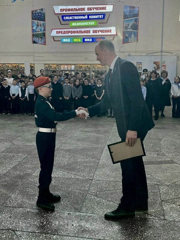 Школьник, спасший первоклассника из снежного завала, получил благодарность МЧС Камчатки