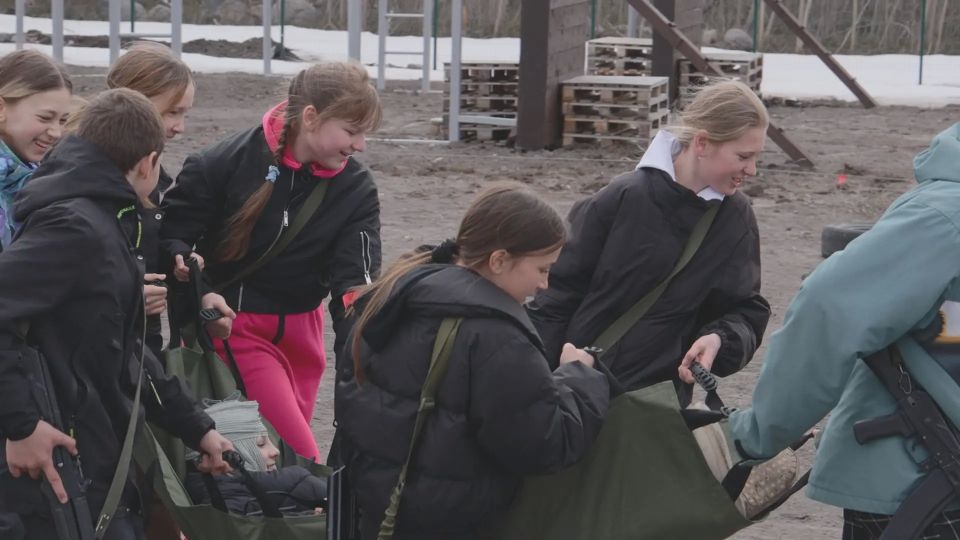 Школьники Петропавловска-Камчатского участвуют в «Зарнице 2.0» Школьники Петропавловска-Камчатского участвуют в «Зарнице 2.0»