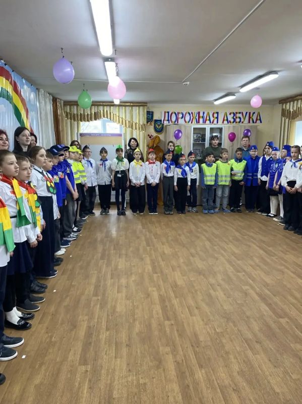 Для юных пешеходов краевого центра провели конкурс «Дорожная азбука» Для юных пешеходов краевого центра провели конкурс «Дорожная азбука»