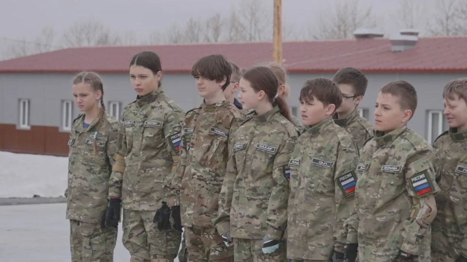 Школьники Петропавловска-Камчатского участвуют в «Зарнице 2.0» Школьники Петропавловска-Камчатского участвуют в «Зарнице 2.0»