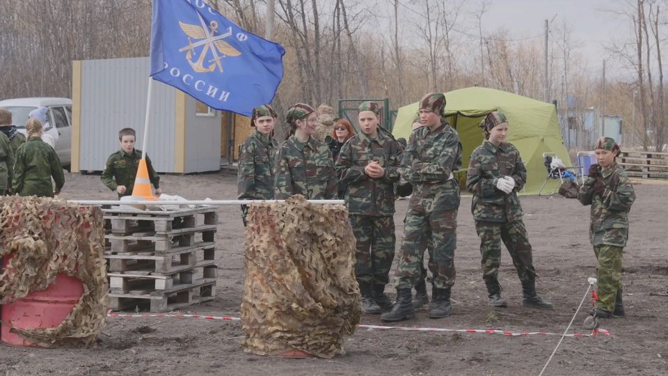 Школьники Петропавловска-Камчатского участвуют в «Зарнице 2.0» Школьники Петропавловска-Камчатского участвуют в «Зарнице 2.0»