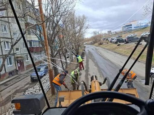 Город день за днем. 19 мая 2026 года Основные усилия подрядных организаций сосредоточены на комплексной уборке песка и мусора с дорог ПетропавловскаКамчатского Город день за днем. 19 мая 2026 года Основные усилия подрядных организаций сосредоточены на комплексной уборке песка и мусора с дорог ПетропавловскаКамчатского