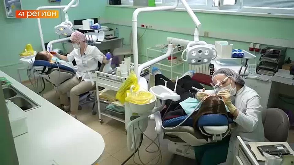 Почти семи сотням детей оказали помощь стоматологи из Москвы за первую неделю приёмов на Камчатке