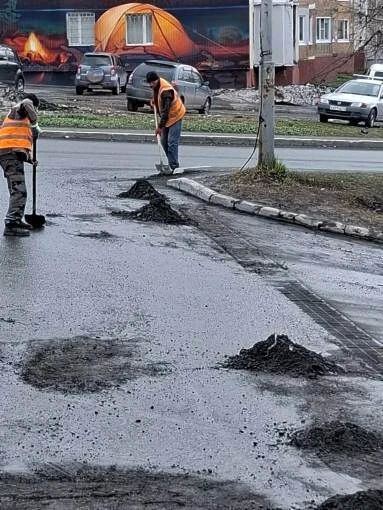 Город день за днем. 19 мая 2026 года Основные усилия подрядных организаций сосредоточены на комплексной уборке песка и мусора с дорог ПетропавловскаКамчатского Город день за днем. 19 мая 2026 года Основные усилия подрядных организаций сосредоточены на комплексной уборке песка и мусора с дорог ПетропавловскаКамчатского