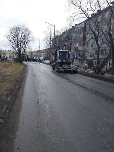 Город день за днем. 19 мая 2026 года Основные усилия подрядных организаций сосредоточены на комплексной уборке песка и мусора с дорог ПетропавловскаКамчатского