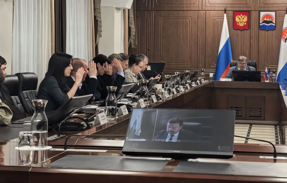 18 мая состоялось совместное расширенное заседание фракции «Единой России» в Законодательном Собрании Камчатского края