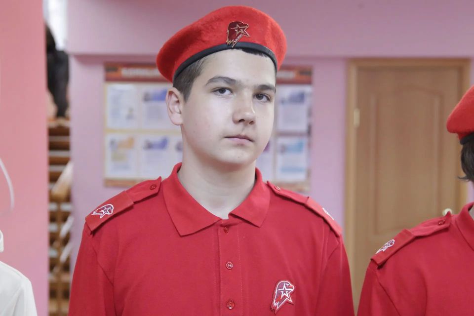 Валерий Калашников помог приобрести форму для юнармейцев школы № 24 Валерий Калашников помог приобрести форму для юнармейцев школы № 24