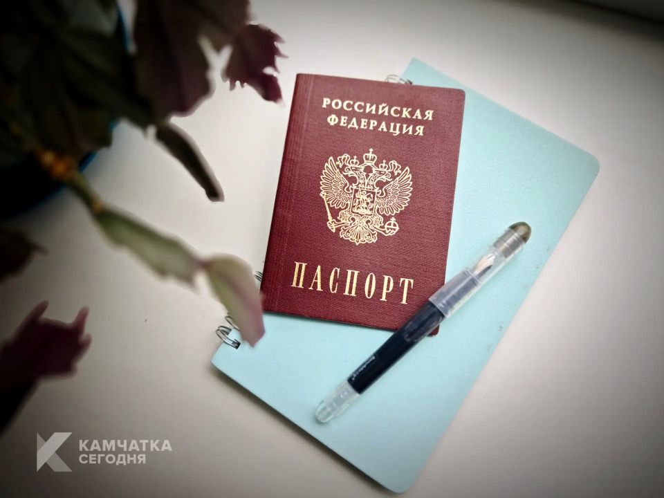 Школьникам и студентам паспорт оформят за час