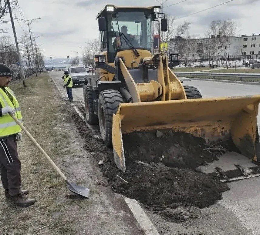 Город день за днем. 20 мая 2026 года Дорожные службы продолжают работы по уборке песка