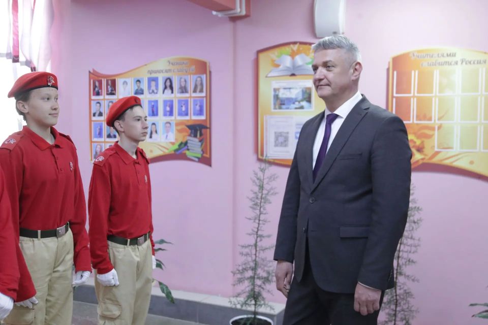 Валерий Калашников помог приобрести форму для юнармейцев школы № 24 Валерий Калашников помог приобрести форму для юнармейцев школы № 24