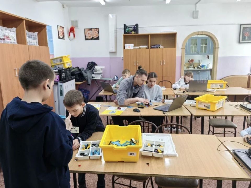 Мобильный технопарк «Кванториум-Камчатка» завершил учебный год Мобильный технопарк «Кванториум-Камчатка» завершил учебный год