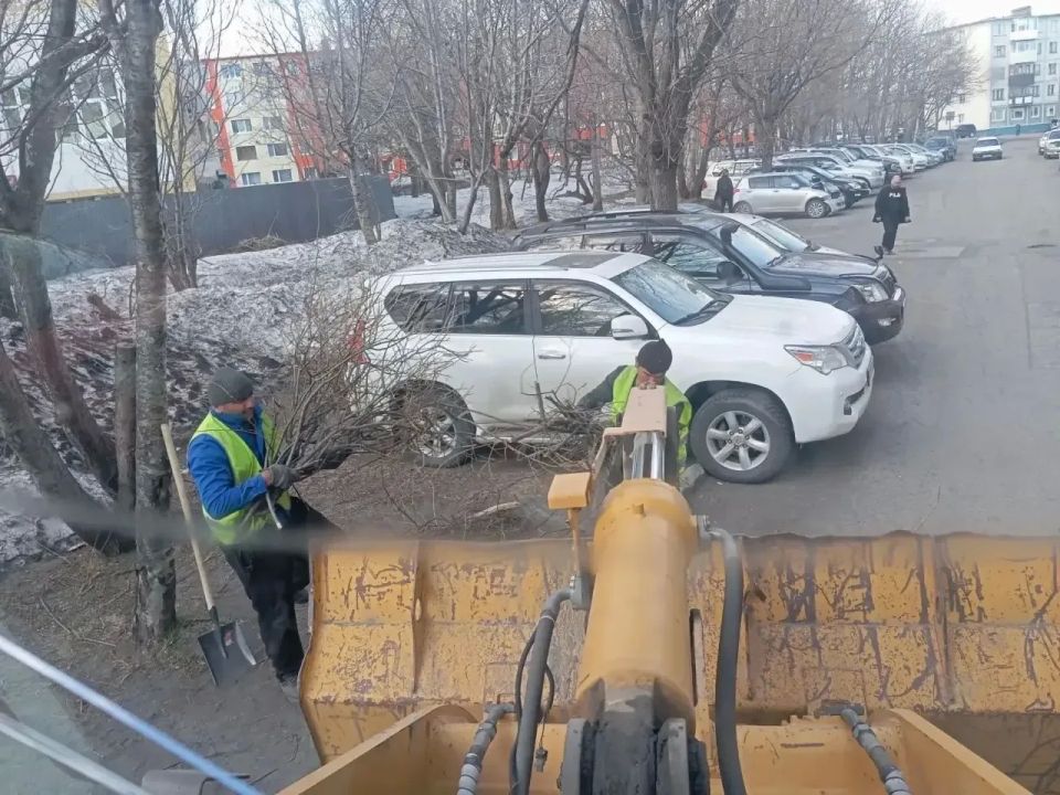 Город день за днем. 22 мая 2026 года Основные усилия подрядных организаций сосредоточены на комплексной уборке песка и мусора с дорог ПетропавловскаКамчатского Город день за днем. 22 мая 2026 года Основные усилия подрядных организаций сосредоточены на комплексной уборке песка и мусора с дорог ПетропавловскаКамчатского