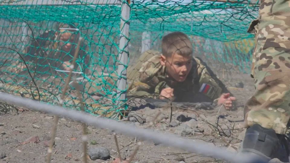 Елизовские школьники сразились за выход в региональный этап «Зарницы 2.0» Елизовские школьники сразились за выход в региональный этап «Зарницы 2.0»