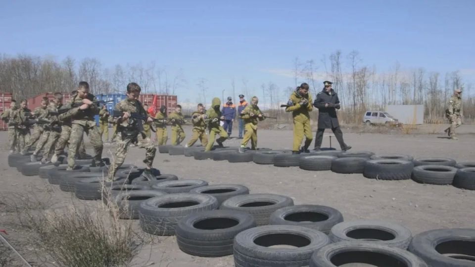 Юнармейцы Елизовского округа поборются за выход на региональный этап «Зарницы 2.0» Юнармейцы Елизовского округа поборются за выход на региональный этап «Зарницы 2.0»