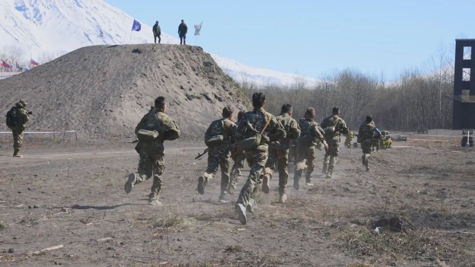 Елизовские школьники сразились за выход в региональный этап «Зарницы 2.0» Елизовские школьники сразились за выход в региональный этап «Зарницы 2.0»