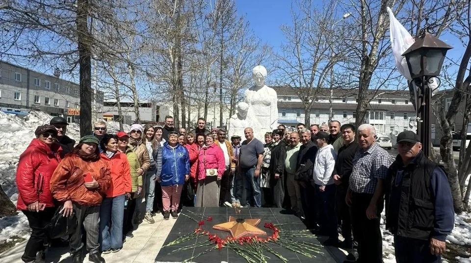 В Петропавловске-Камчатском прошел традиционный субботник у мемориала «Скорбящая мать» В Петропавловске-Камчатском прошел традиционный субботник у мемориала «Скорбящая мать»