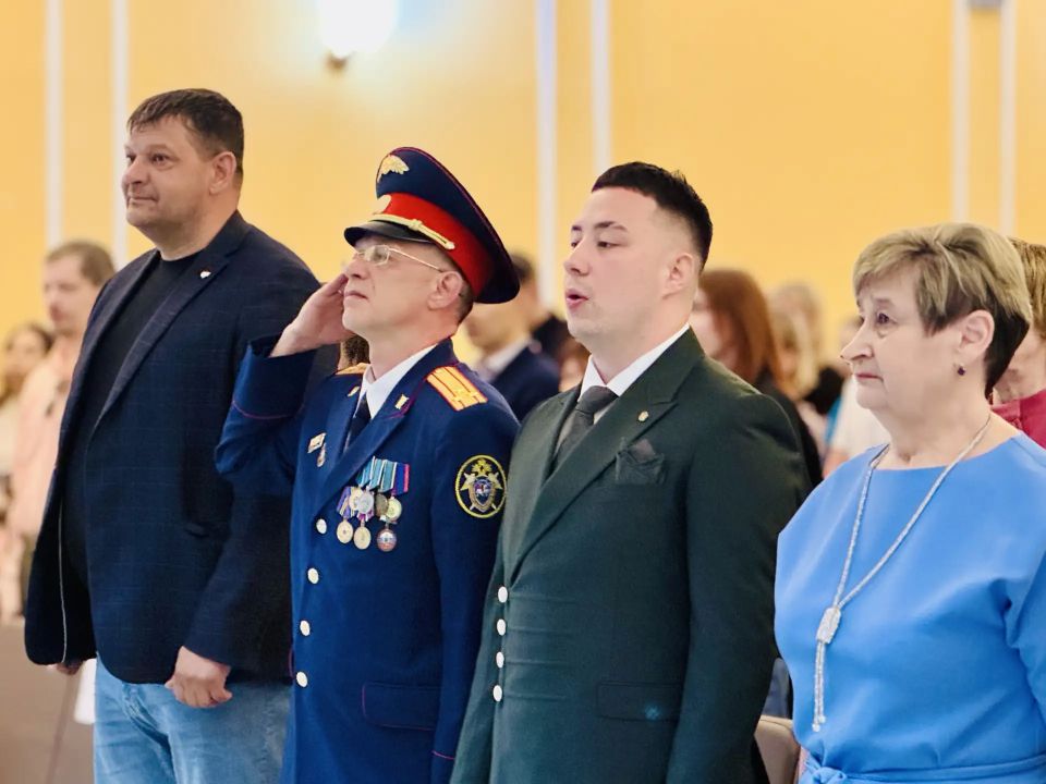 Сотрудники ведомства приняли участие в торжественной линейке, посвященной последнему звонку Сотрудники ведомства приняли участие в торжественной линейке, посвященной последнему звонку