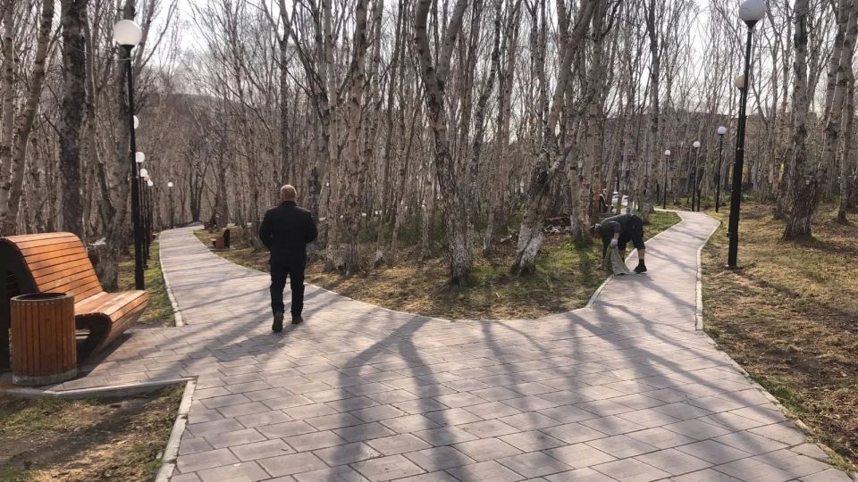 Подрядные организации Службы благоустройства продолжают работы по содержанию общественных пространств Подрядные организации Службы благоустройства продолжают работы по содержанию общественных пространств