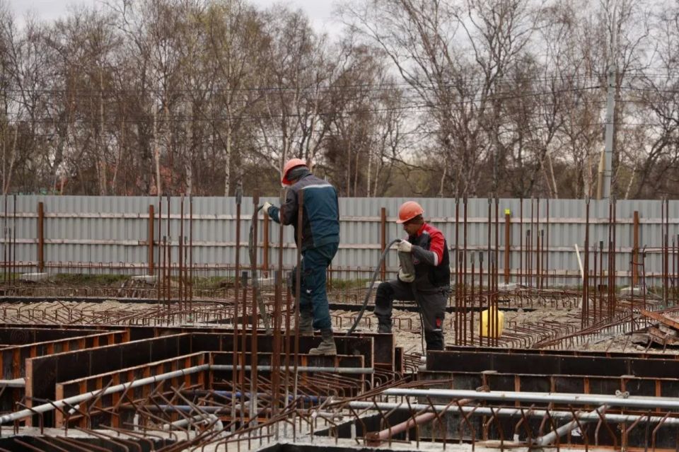 В Елизове продолжается строительство Ледового дворца В Елизове продолжается строительство Ледового дворца