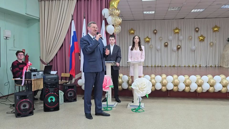 26 мая прозвенел последний звонок для выпускников школ Камчатки 26 мая прозвенел последний звонок для выпускников школ Камчатки