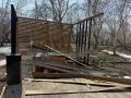 Малолетние вандалы ломают беседки в новом парке Вилючинска