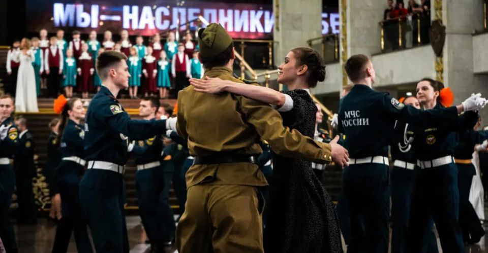 В Москве «Памятный вальс» объединил героев времени