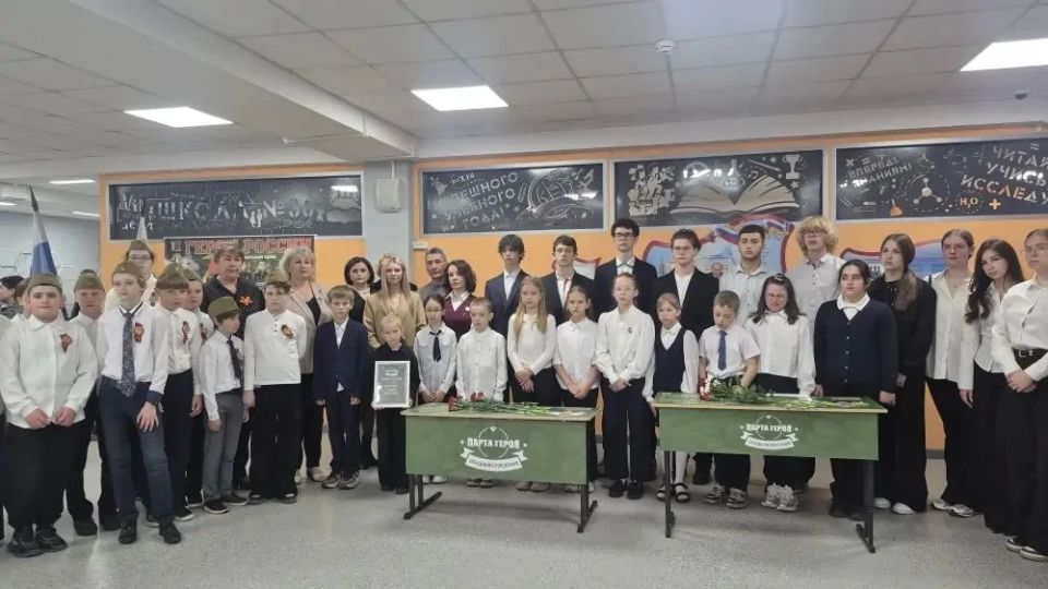 В средней школе № 36 имени Прокопия Трифоновича Новограблёнова прошло открытие двух «Парт Героев» В средней школе № 36 имени Прокопия Трифоновича Новограблёнова прошло открытие двух «Парт Героев»