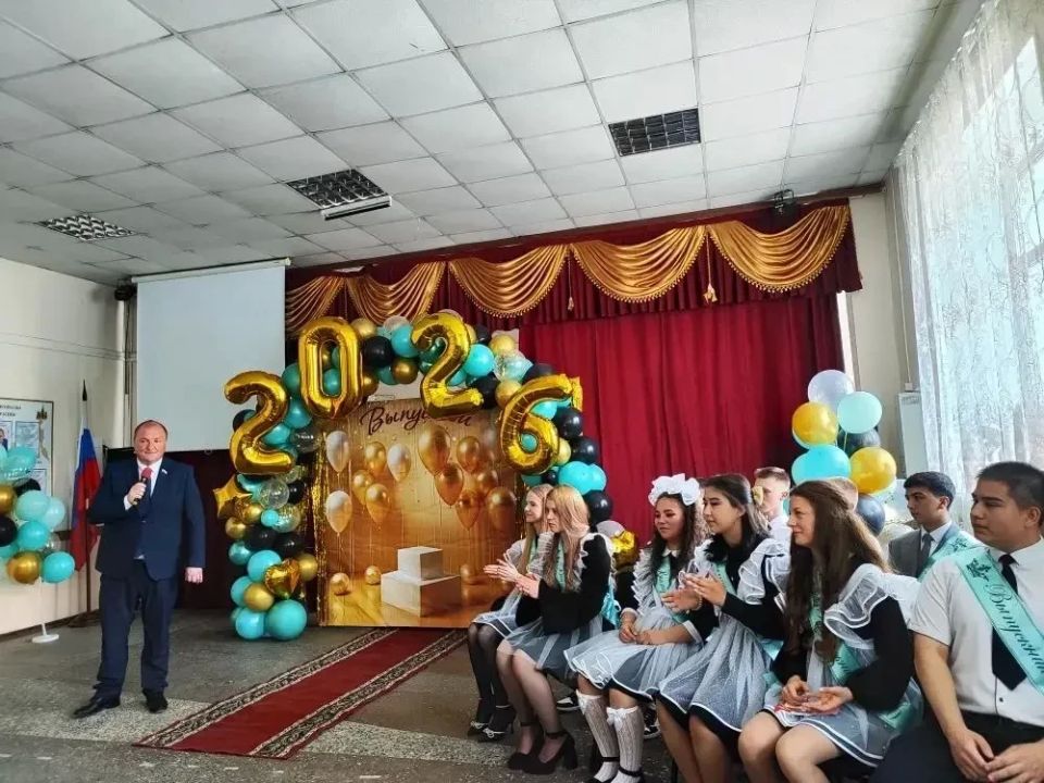 26 мая прозвенел последний звонок для выпускников школ Камчатки 26 мая прозвенел последний звонок для выпускников школ Камчатки
