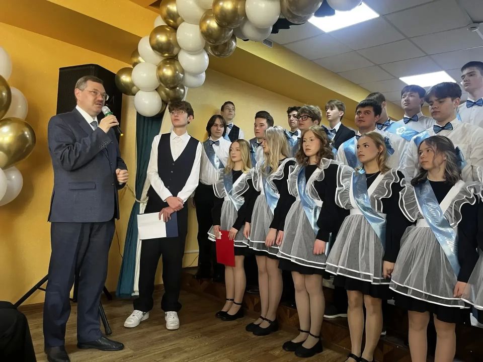 26 мая прозвенел последний звонок для выпускников школ Камчатки 26 мая прозвенел последний звонок для выпускников школ Камчатки