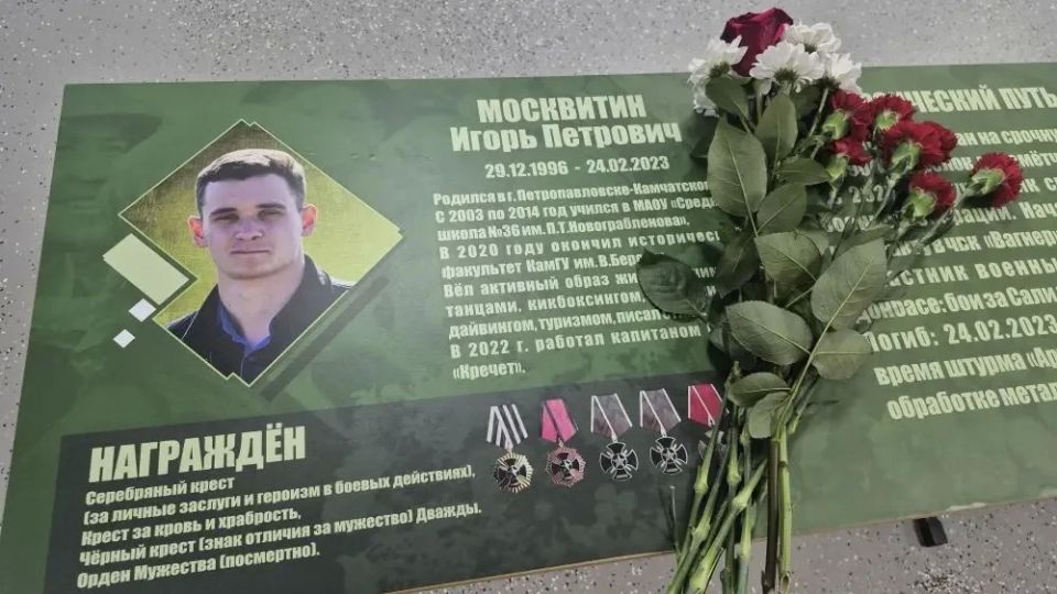 В средней школе № 36 имени Прокопия Трифоновича Новограблёнова прошло открытие двух «Парт Героев» В средней школе № 36 имени Прокопия Трифоновича Новограблёнова прошло открытие двух «Парт Героев»