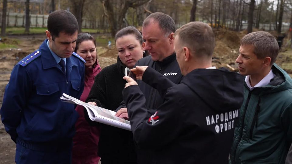 В Елизове благоустраивают «Аллею доблести и славы» В Елизове благоустраивают «Аллею доблести и славы»