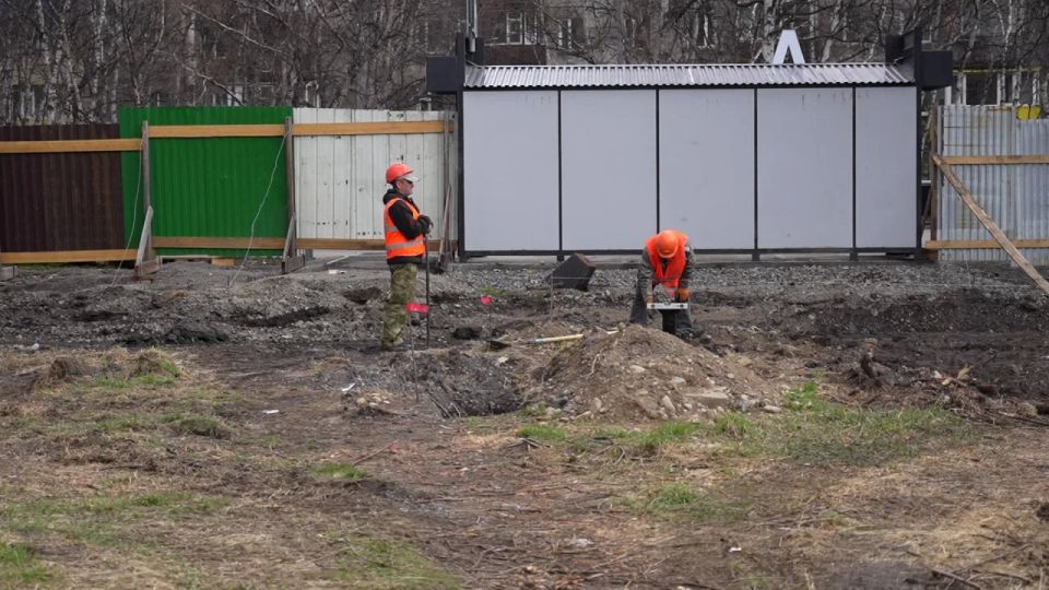 В Елизове благоустраивают «Аллею доблести и славы» В Елизове благоустраивают «Аллею доблести и славы»