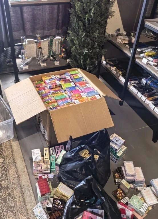 Полтонны нелегальных электронных сигарет изъяли таможенники на Камчатке Полтонны нелегальных электронных сигарет изъяли таможенники на Камчатке