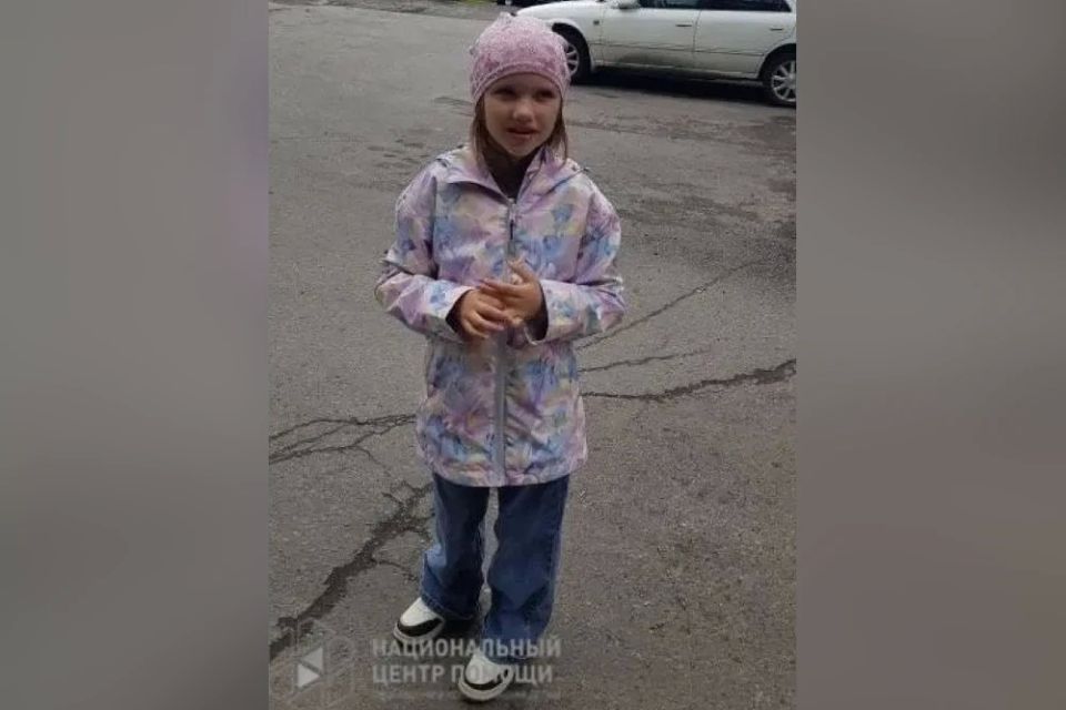 В Петропавловске 8-летняя девочка с самокатом убежала от мамы и пропала без вести