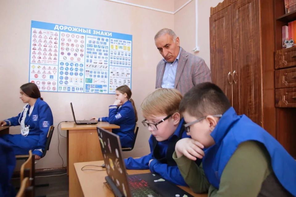 Депутаты «Единой России» помогли оснастить отряд ЮИД школы №20
