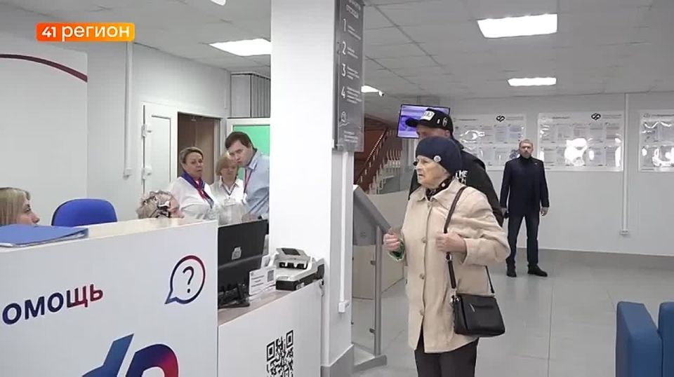 Специалисты камчатского отделения Социального фонда с 1 июня начали принимать заявления на получение новой выплаты для работающих родителей