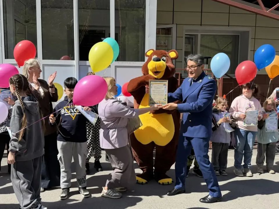 В канун Международного дня защиты детей прокурорские работники навестили воспитанников подшефных образовательных учреждений В канун Международного дня защиты детей прокурорские работники навестили воспитанников подшефных образовательных учреждений