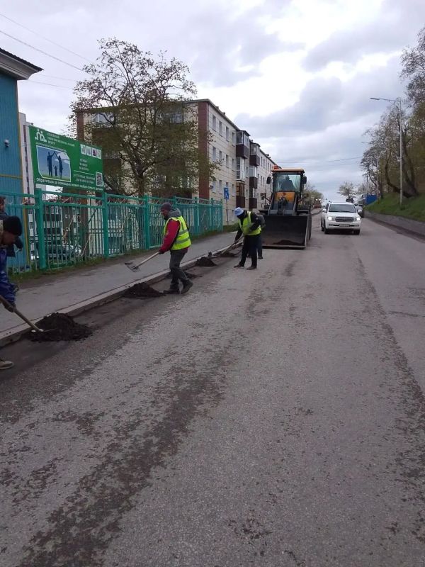 Город день за днем. 1 июня 2026 года Основные усилия подрядных организаций сосредоточены на комплексной уборке песка, мусора и веток, скопившихся на проезжей части, тротуарах и прилегающих территориях... Город день за днем. 1 июня 2026 года Основные усилия подрядных организаций сосредоточены на комплексной уборке песка, мусора и веток, скопившихся на проезжей части, тротуарах и прилегающих территориях...
