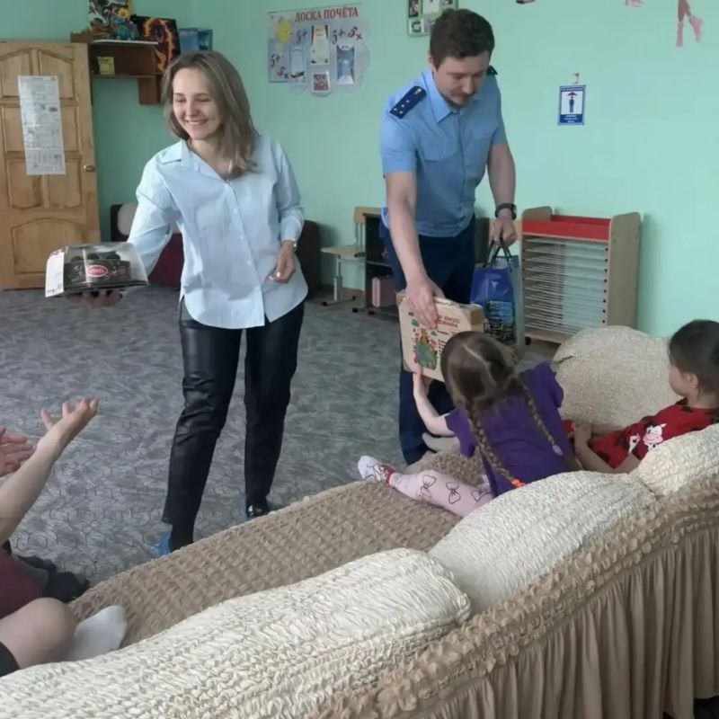 В канун Международного дня защиты детей прокурорские работники навестили воспитанников подшефных образовательных учреждений В канун Международного дня защиты детей прокурорские работники навестили воспитанников подшефных образовательных учреждений
