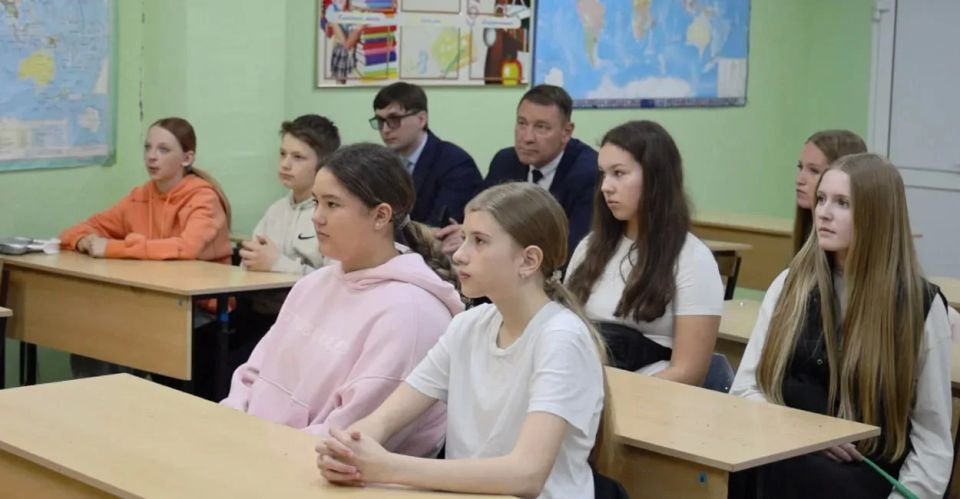 Школьники бесплатно осваивают профессию кинолога Школьники бесплатно осваивают профессию кинолога