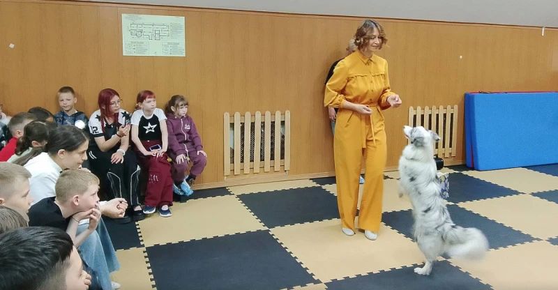 Детям из центра «Семья» подарили праздник с дрессированными собаками Детям из центра «Семья» подарили праздник с дрессированными собаками