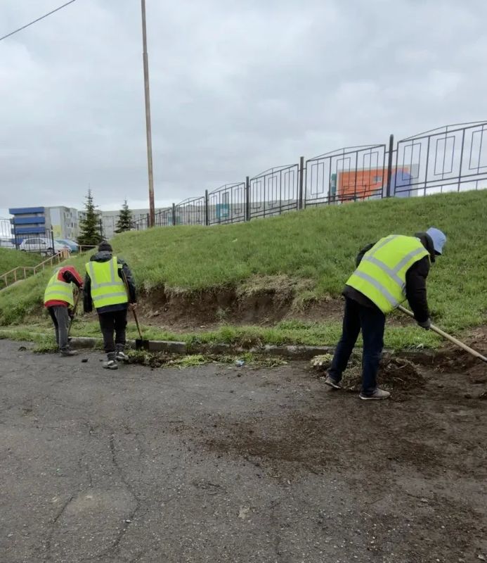 Город день за днем. 2 июня 2026 года Подрядные организации круглосуточно ведут комплексные работы по уборке городских территорий Город день за днем. 2 июня 2026 года Подрядные организации круглосуточно ведут комплексные работы по уборке городских территорий