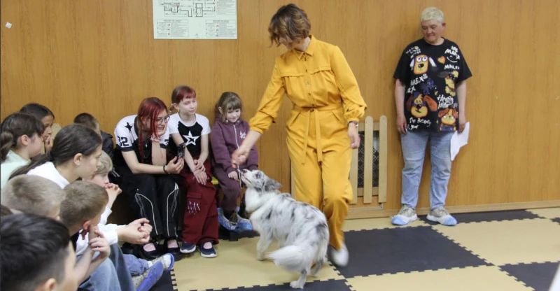 Детям из центра «Семья» подарили праздник с дрессированными собаками Детям из центра «Семья» подарили праздник с дрессированными собаками