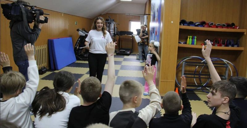 Детям из центра «Семья» подарили праздник с дрессированными собаками Детям из центра «Семья» подарили праздник с дрессированными собаками