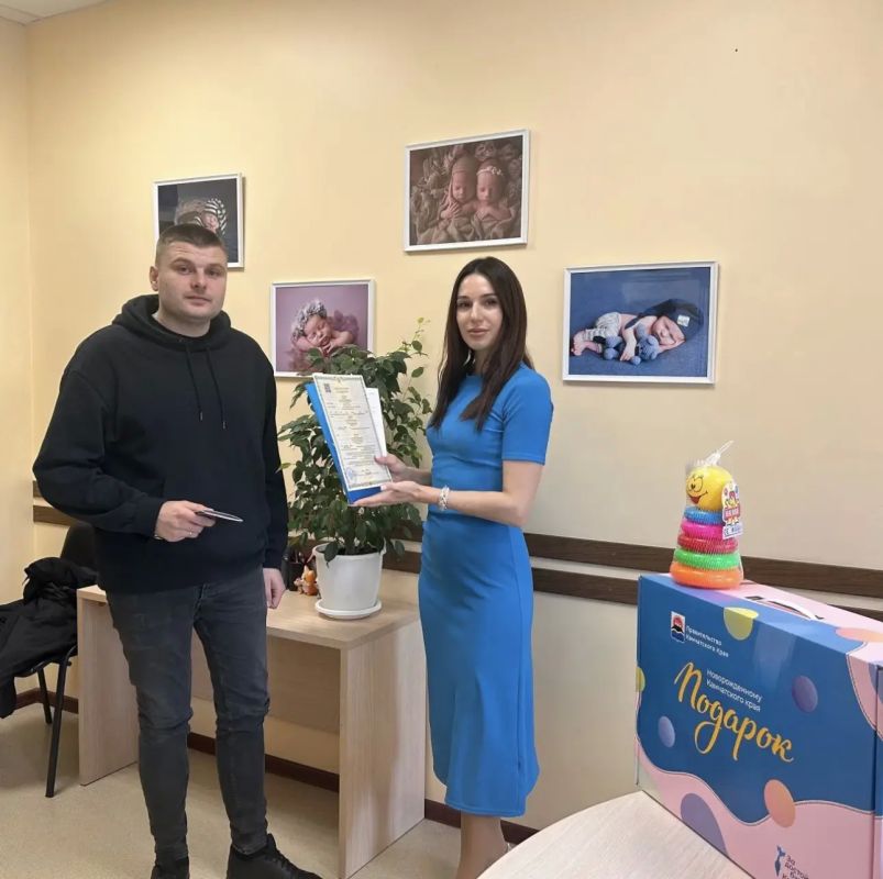 В Международный день защиты детей в отделах ЗАГС Петропавловска-Камчатского и Елизовского округа состоялись торжественные церемонии вручения первых документов новорождённым В Международный день защиты детей в отделах ЗАГС Петропавловска-Камчатского и Елизовского округа состоялись торжественные церемонии вручения первых документов новорождённым