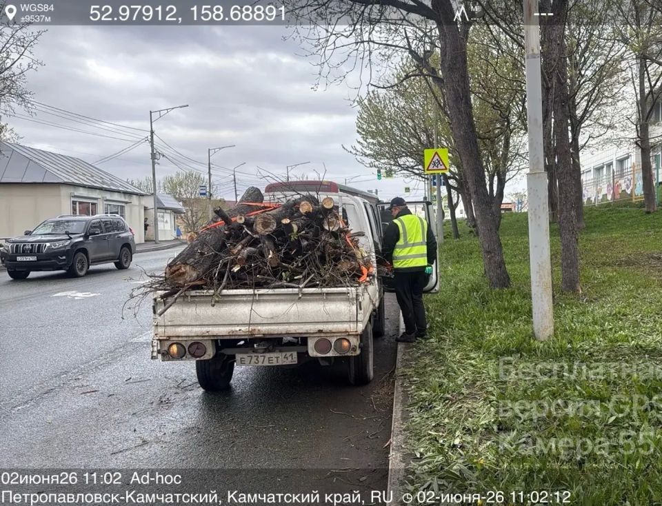 Город день за днем. 2 июня 2026 года Подрядные организации круглосуточно ведут комплексные работы по уборке городских территорий Город день за днем. 2 июня 2026 года Подрядные организации круглосуточно ведут комплексные работы по уборке городских территорий