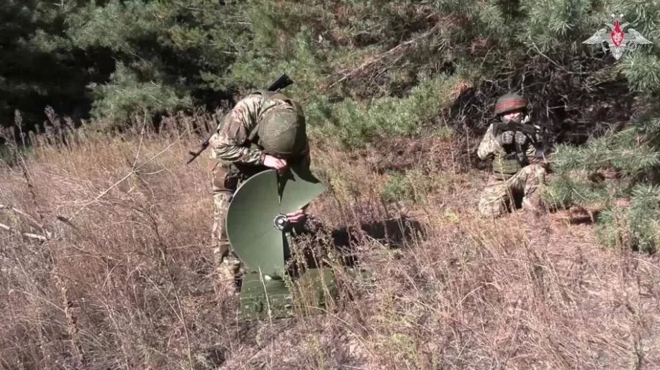 Подвиг на передовой. В условиях ожесточенных боев, когда каждая секунда имеет значение, военные связисты становятся «нервом войны»